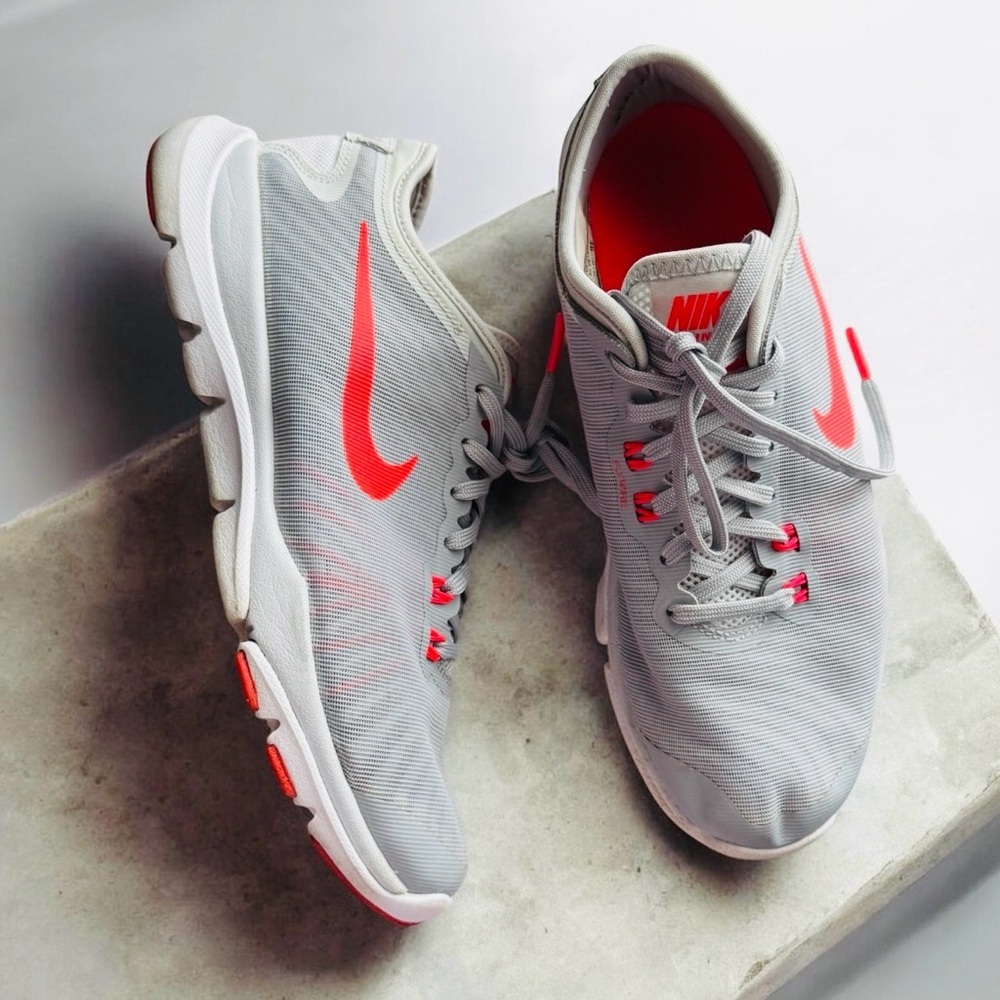 Nike Flex Athletic Shoes in Gray